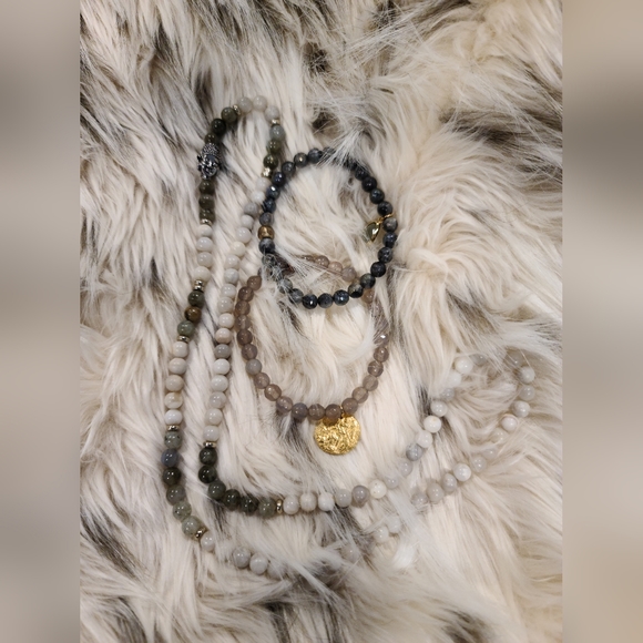 Bracelets - Picture 3 of 6